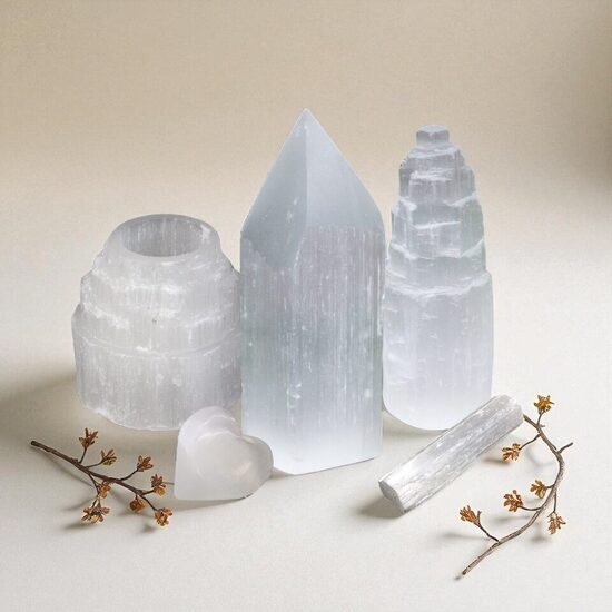 Selenīta akmens iztrādājumi